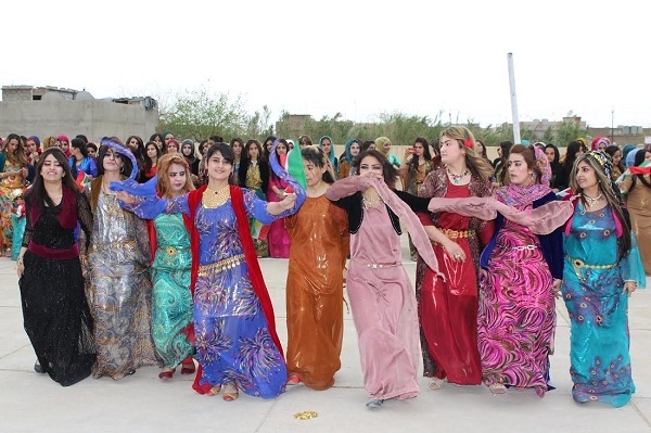 بەوێنە.. ڕۆژی جلوبەرگی كوردی لە كەركووك پیرۆزكرا